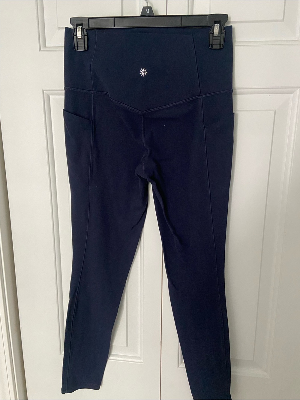 athleta salutation stash navy capris size small - Picture 4 of 5